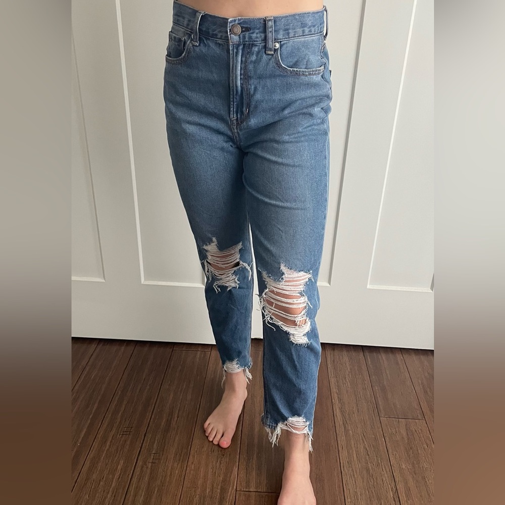 Women’s Size 4 American Eagle Mom Jeans